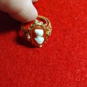 Avon Cameo Gold Tone Metal Ring Four Faux Pearls size 61/2-7? Cottagecore